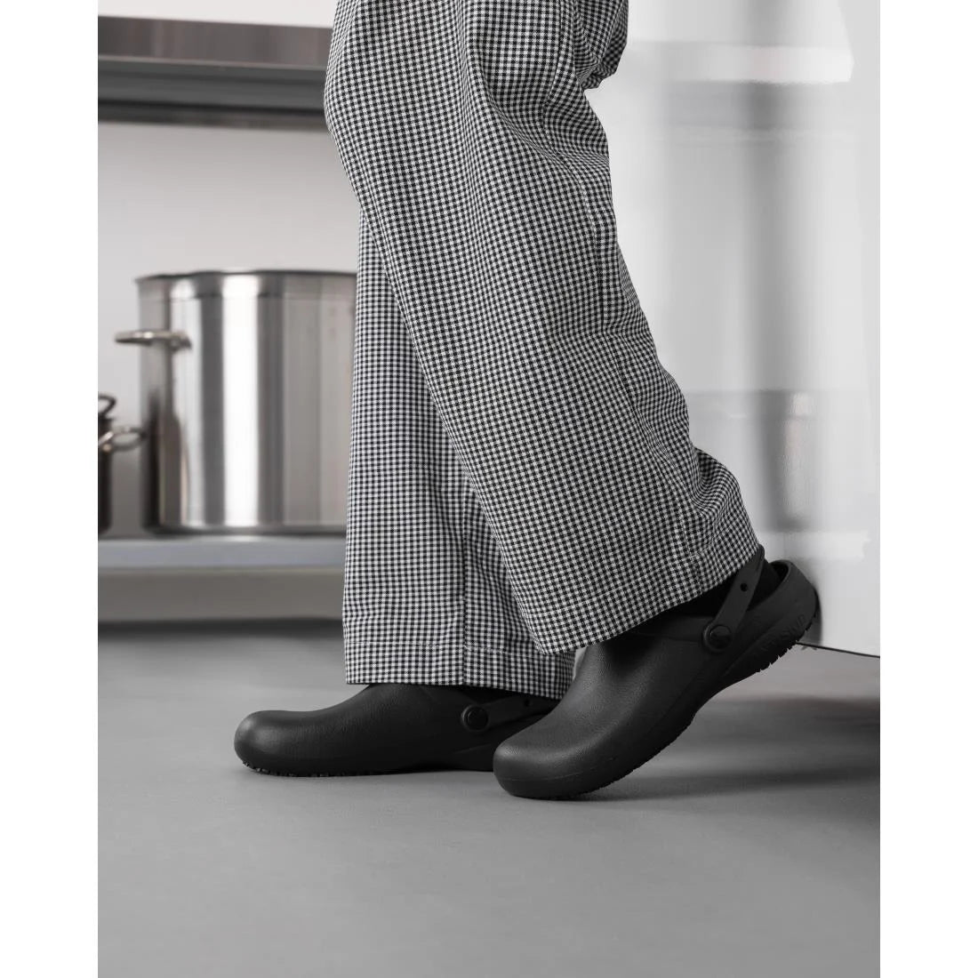 Nisbets Essentials Chefs Clog Black 4041