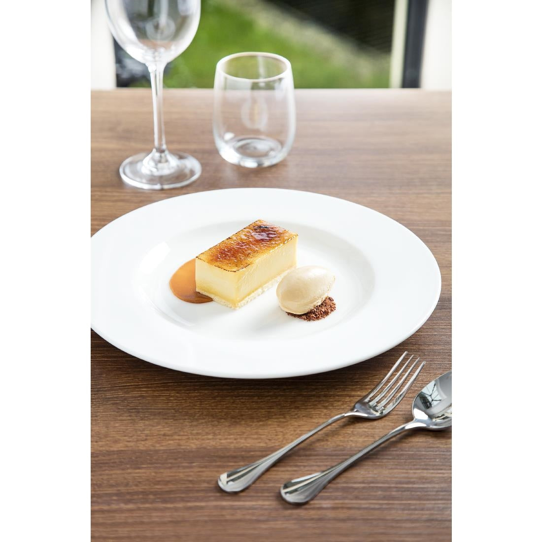 Royal Porcelain Classic White Wide Rim Plates 260mm (12 Pack)