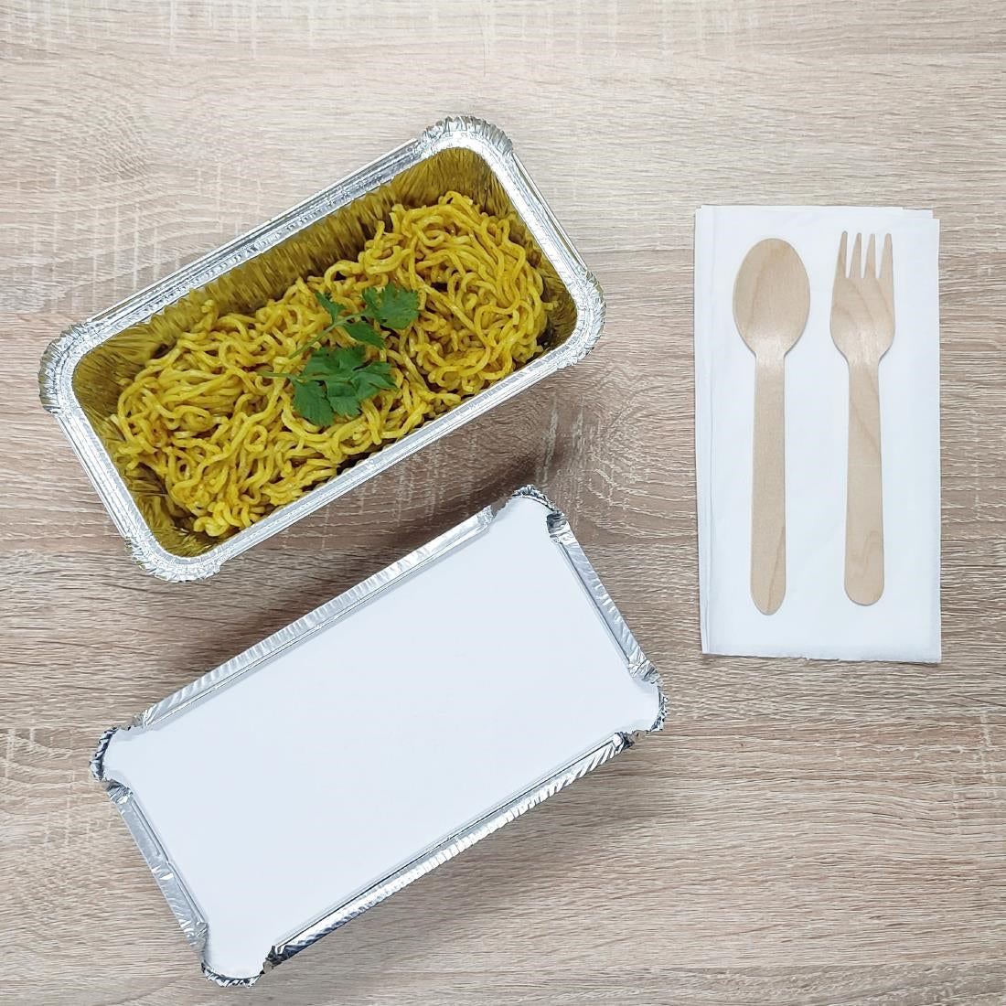 Nisbets Essentials Foil Containers and Lids 660ml (50 Pack)