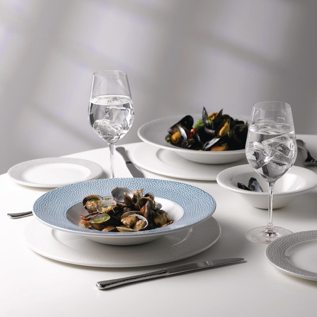 Churchill Isla Wide Rim Bowls White 280mm (12 Pack)