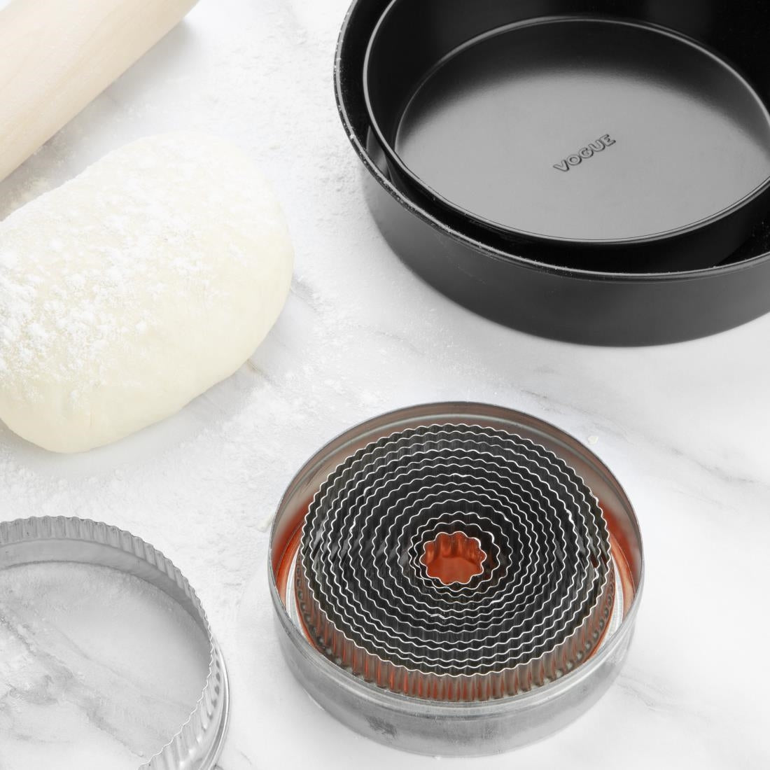 Vogue Round Fluted Pastry Cutter Set (11 Pack)