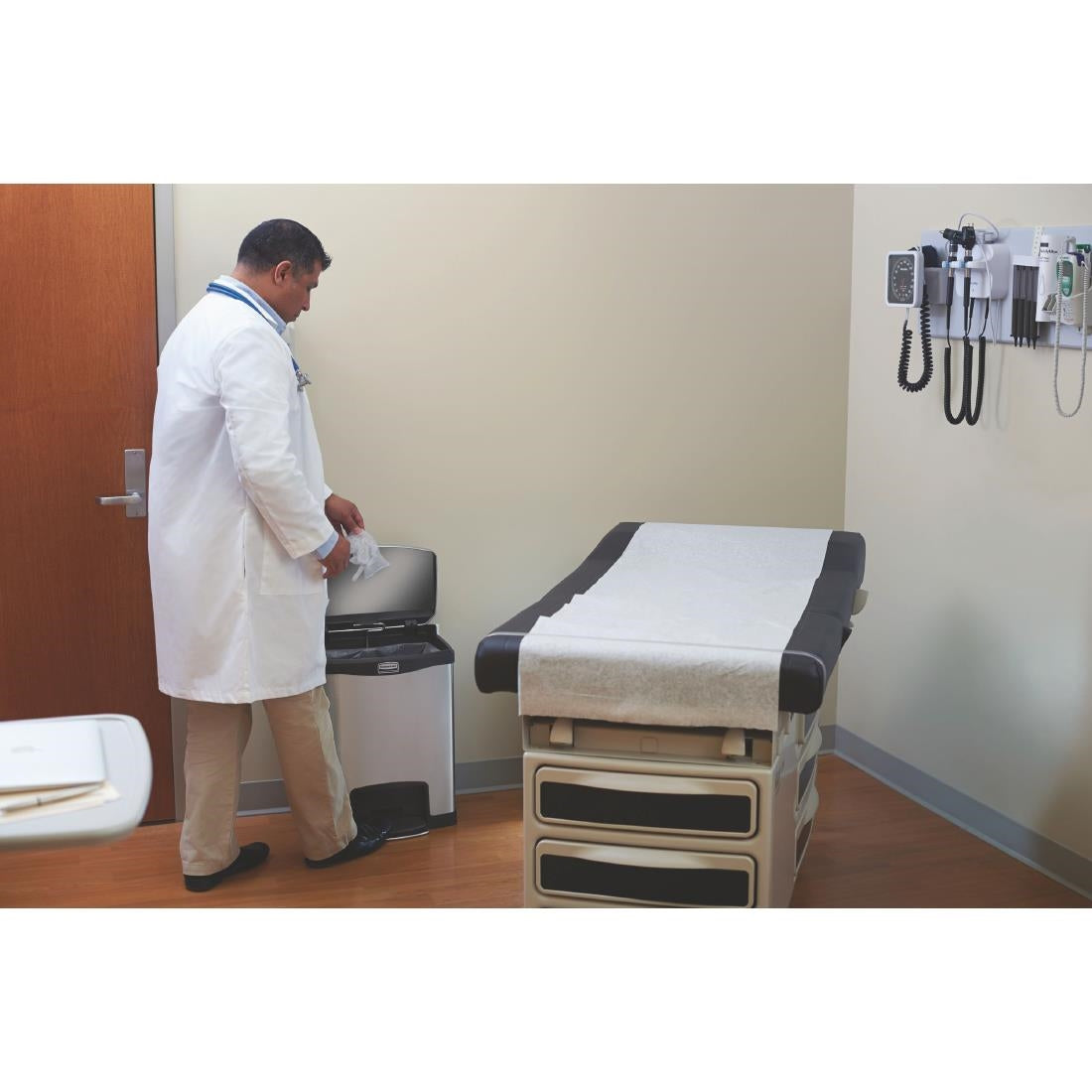 Rubbermaid Slim Jim Front Step-On Pedal Bin Stainless Steel 30Ltr