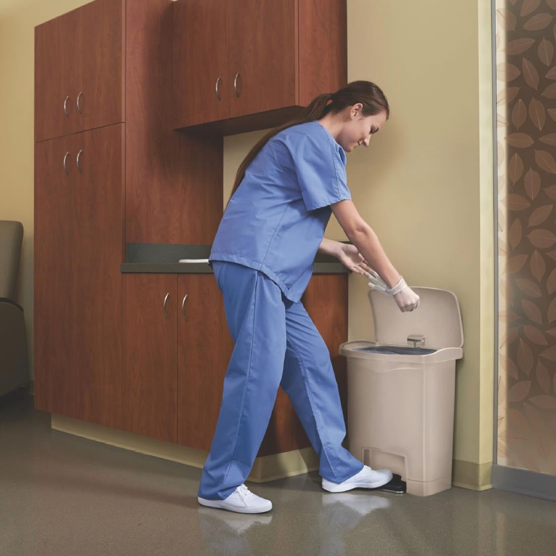 Rubbermaid Slim Jim Front Step-On Pedal Bin Beige 30Ltr