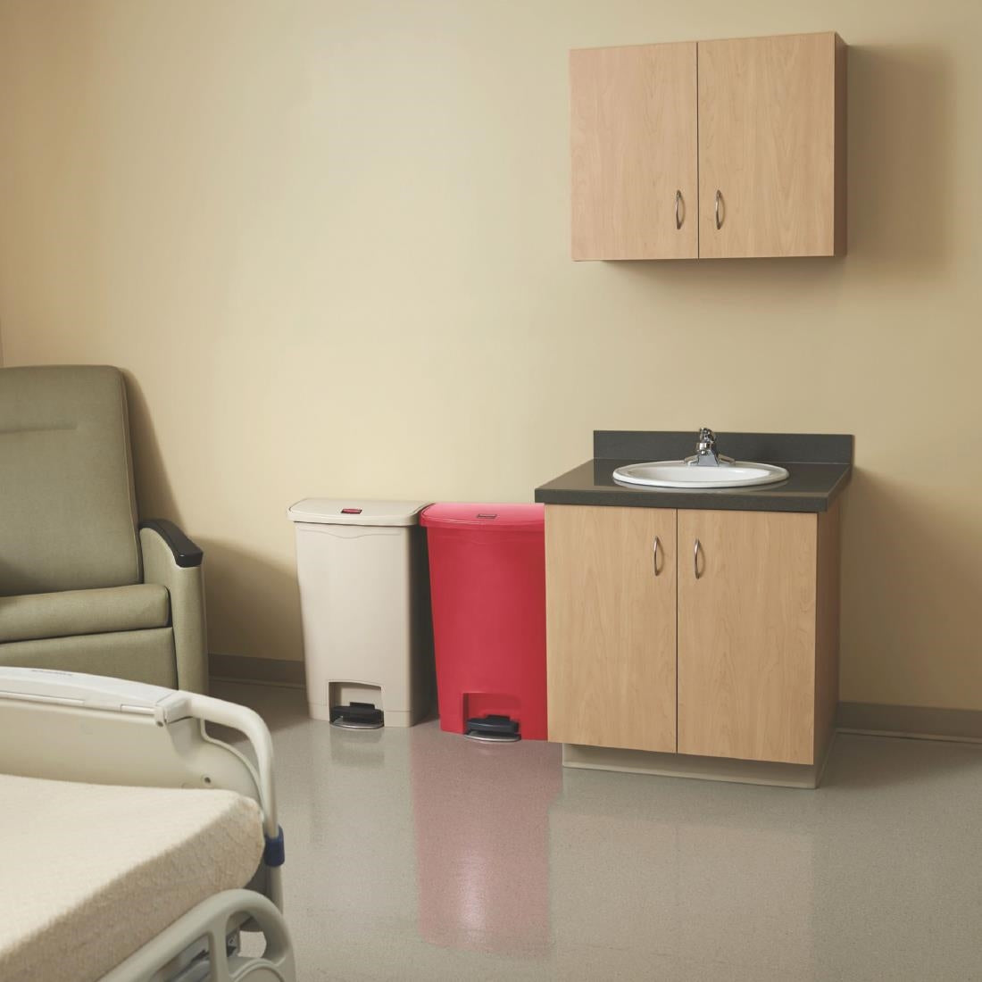 Rubbermaid Slim Jim Step-On Pedal Bin Beige 50Ltr