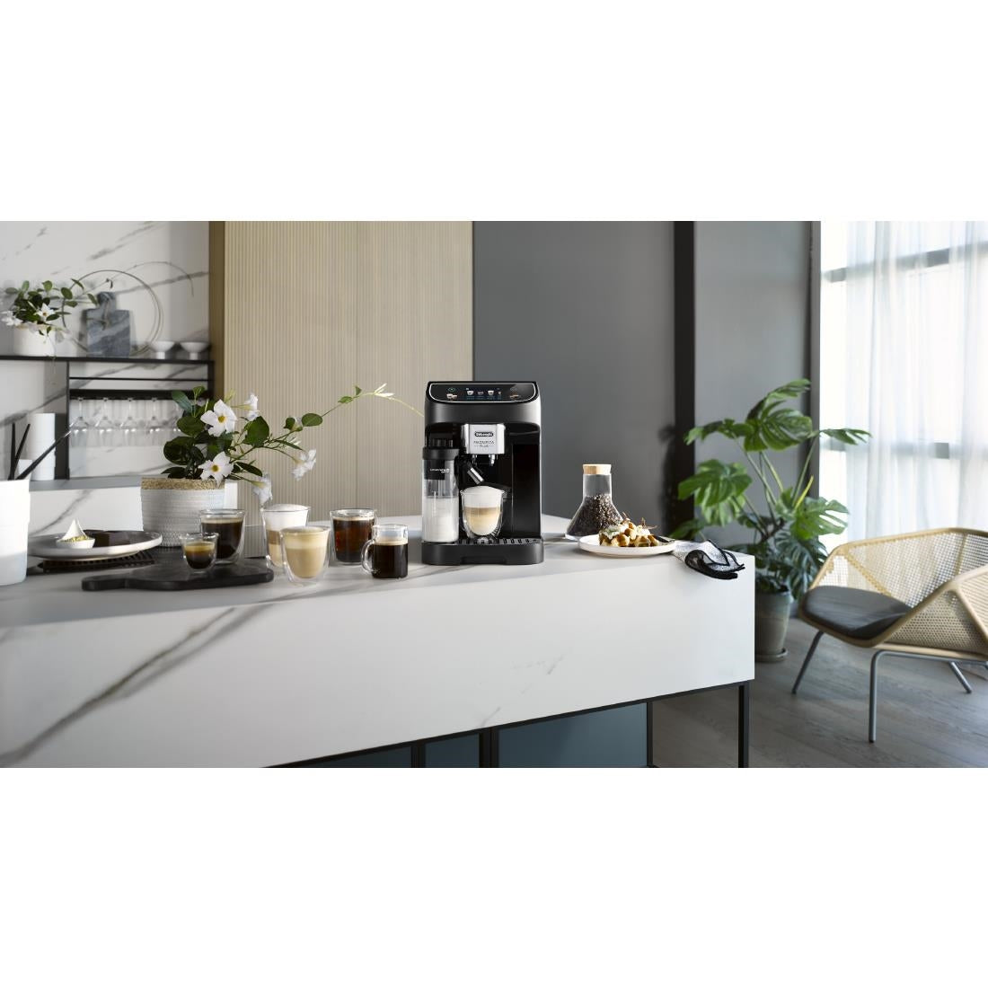 De'Longhi Magnifica Plus Bean to Cup Coffee Machine, ECAM320.60.B - Black