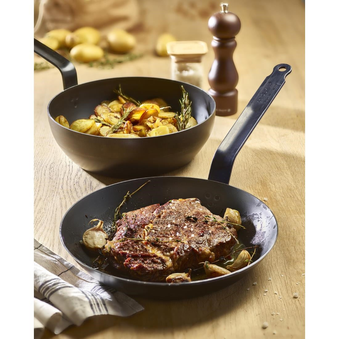 De Buyer Outdoor Blue Steel Round Pan 28cm