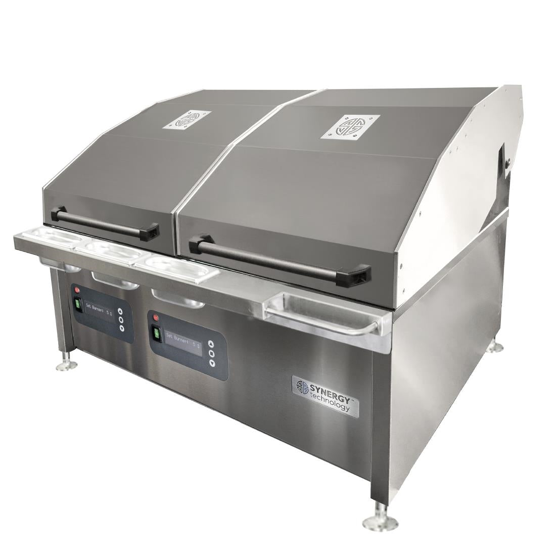 Synergy CharGo Nat Gas Chargrill Oven with 2 Lids, Slow Cook Shelves & Garnish Rail STCGO900