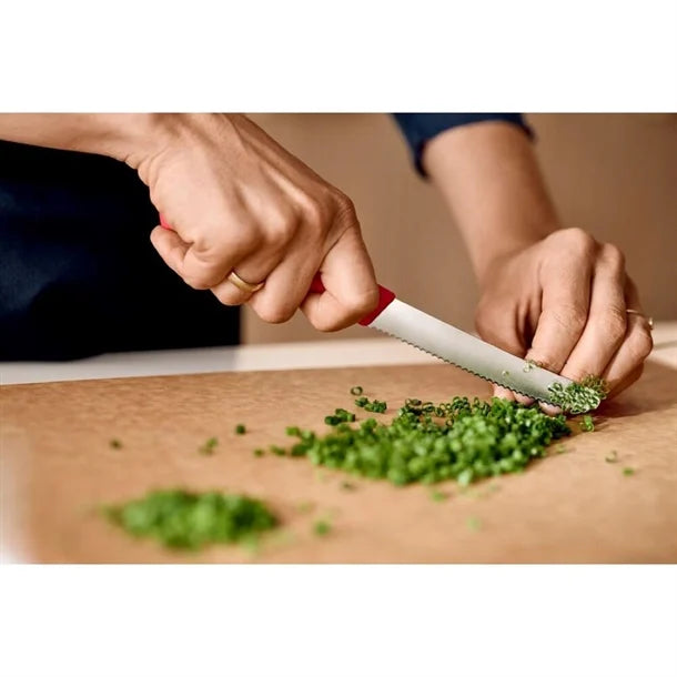 Victorinox Swiss Classic Tomato & Table Knife Wavy Red 22cm