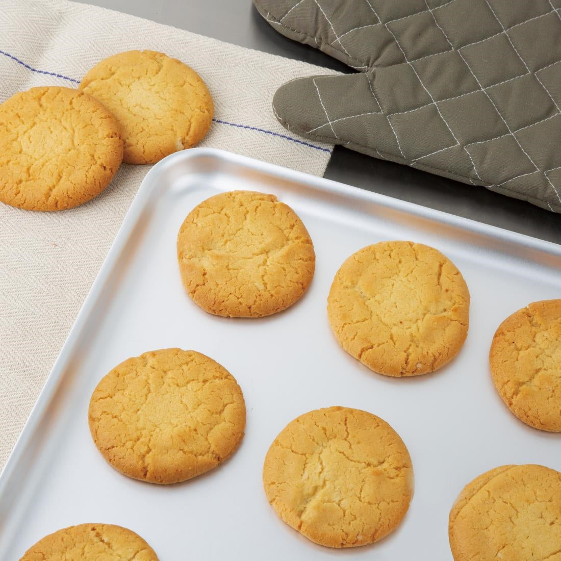 Vogue Aluminium Baking Tray 527x425mm