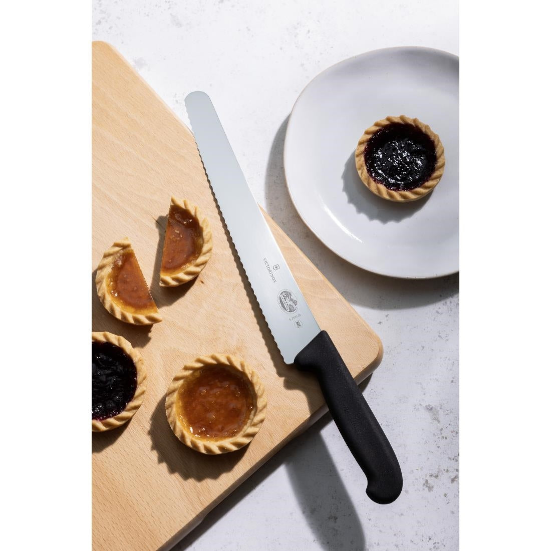 Victorinox Serrated Curved Blade Pastry Knife Black  26cm