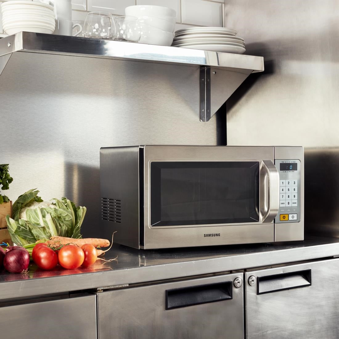 Samsung Light Duty Programmable Microwave 26Ltr 1100W CM1089