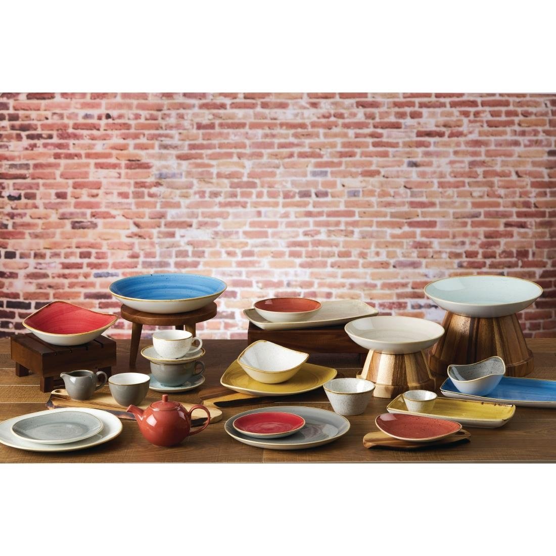 Churchill Stonecast Triangle Bowls Berry Red 235mm (12 Pack)