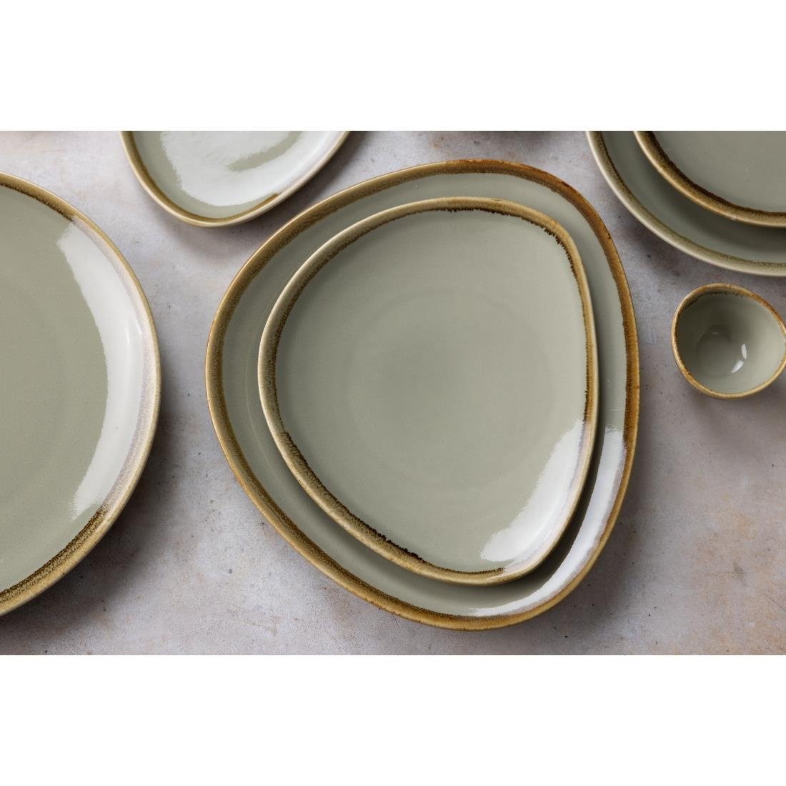 Olympia Kiln Triangular Plate Moss 280mm (Pack of 4)