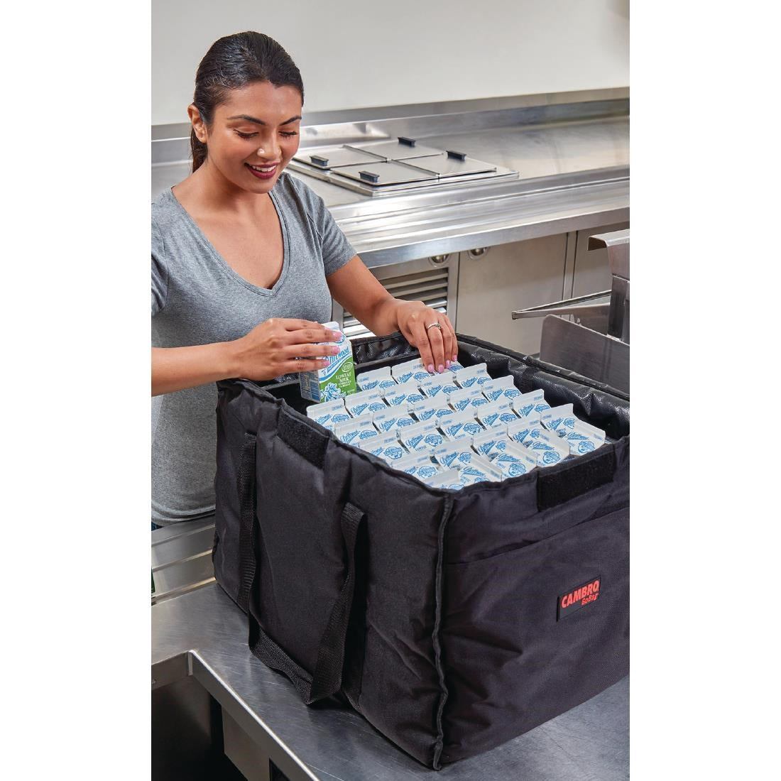 Cambro GoBag Top Loading Delivery Bag Medium